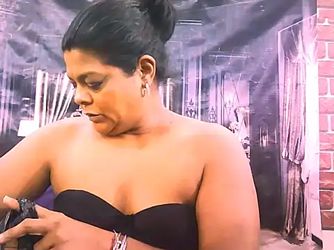 Snapshot of indianCherryPie chatting on 12.14.25 indianCherryPie online show from 12.14.25