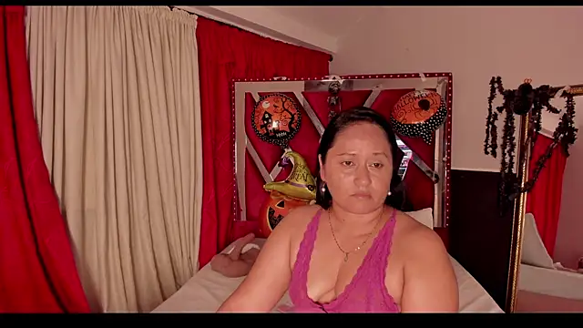 Snapshot of MicaelaHot_ chatting on 10.22.25 MicaelaHot online show from 10.22.25