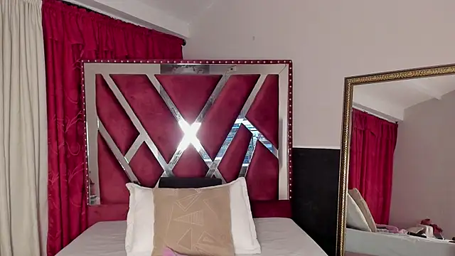 Snapshot of MicaelaHot_ chatting on 11.02.25 MicaelaHot online show from 11.02.25