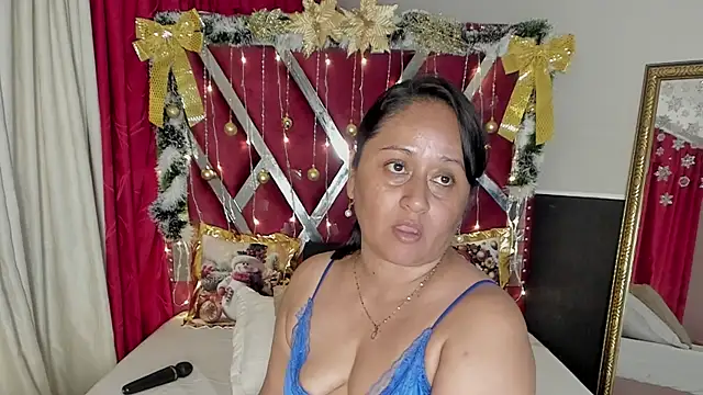 Snapshot of MicaelaHot_ chatting on 11.30.25 MicaelaHot online show from 11.30.25