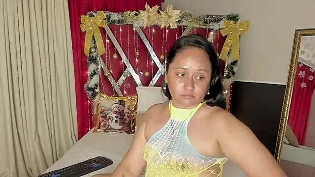 Snapshot of MicaelaHot_ chatting on 12.03.25 MicaelaHot online show from 12.03.25