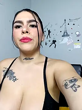 Snapshot of BigTits_Kitty chatting on 10.20.25 BigTits Kitty online show from 10.20.25