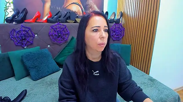 Snapshot of LauraSin chatting on 10.25.25 LauraSin online show from 10.25.25