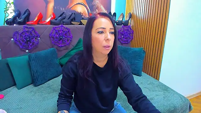 Snapshot of LauraSin chatting on 10.30.25 LauraSin online show from 10.30.25