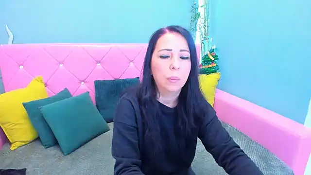 Snapshot of LauraSin chatting on 12.15.25 LauraSin online show from 12.15.25