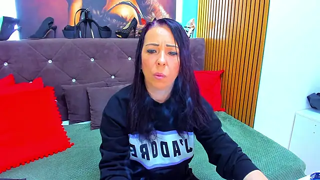 LauraSin online show from 05.20.26