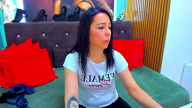 LauraSin online show from 05.25.26