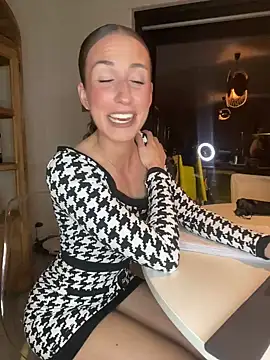 Snapshot of lola_tentatiion chatting on 02.20.25 lola tentatiion online show from 02.20.25