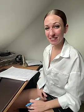 Snapshot of lola_tentatiion chatting on 03.10.25 lola tentatiion online show from 03.10.25