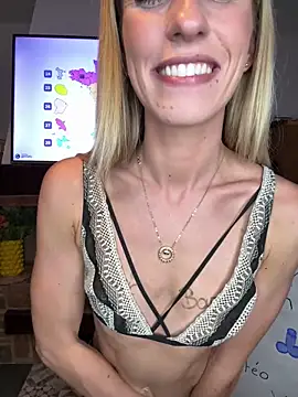 Snapshot of lola_tentatiion chatting on 09.14.25 lola tentatiion online show from 09.14.25