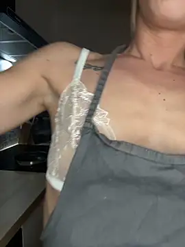 Snapshot of lola_tentatiion chatting on 10.20.25 lola tentatiion online show from 10.20.25