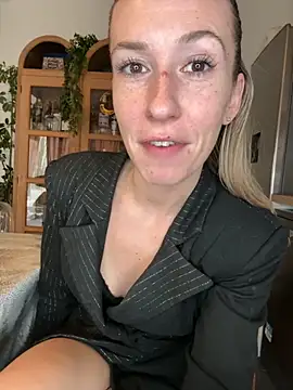 Snapshot of lola_tentatiion chatting on 11.22.25 lola tentatiion online show from 11.22.25