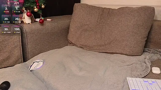 Snapshot of _neli chatting on 12.25.24 neli online show from 12.25.24