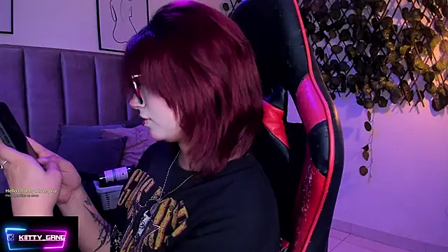 Kitty Gang online show from 11.20.25