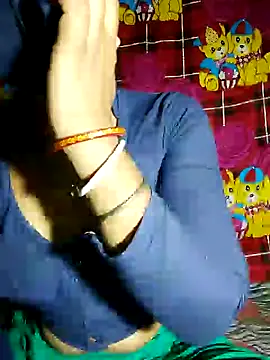 Snapshot of indiancouple09 chatting on 12.03.24 indiancouple09 online show from 12.03.24