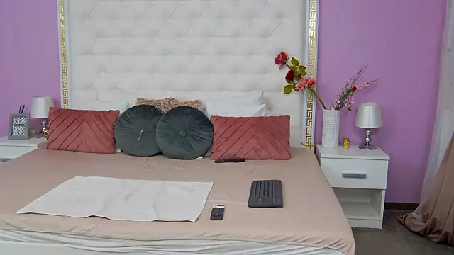 Lenna Paul online show from 02.04.25