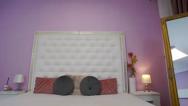 Lenna Paul online show from 12.23.25