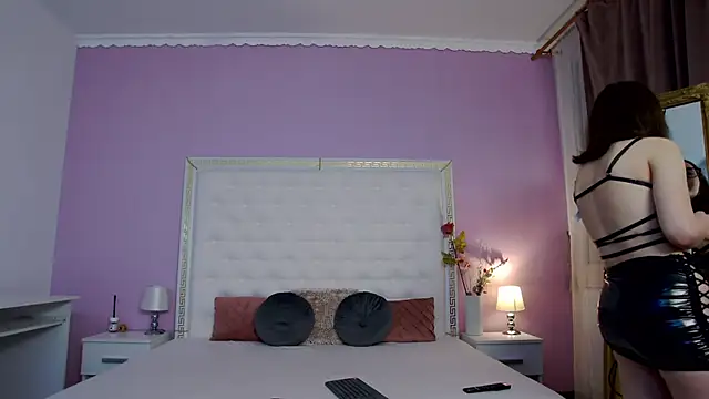 Lenna Paul online show from 02.07.26