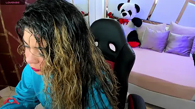 Snapshot of laris_park chatting on 12.31.24 laris park online show from 12.31.24