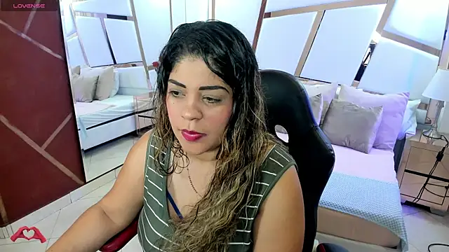 Snapshot of laris_park chatting on 01.02.25 laris park online show from 01.02.25