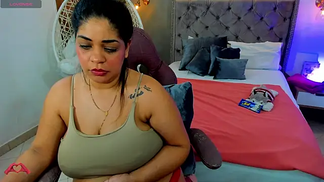 Snapshot of laris_park chatting on 01.06.25 laris park online show from 01.06.25