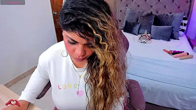 Snapshot of laris_park chatting on 01.11.25 laris park online show from 01.11.25