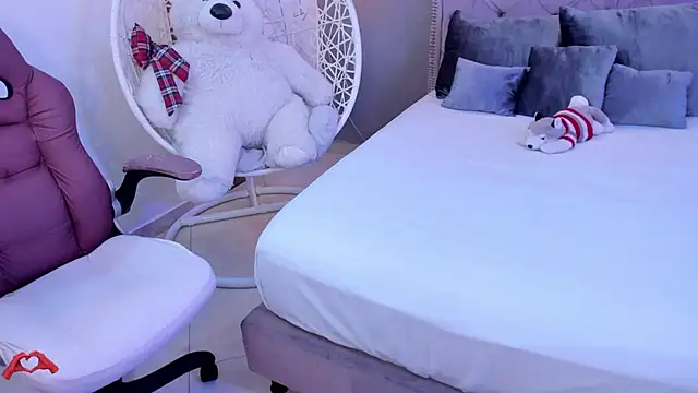 Snapshot of laris_park chatting on 01.21.25 laris park online show from 01.21.25