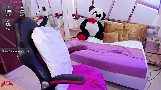 Snapshot of laris_park chatting on 03.21.25 laris park online show from 03.21.25