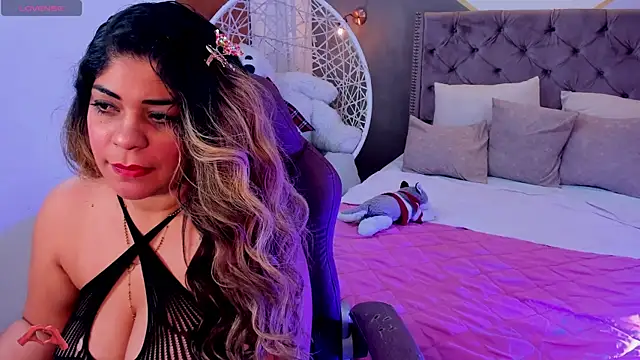 Snapshot of laris_park chatting on 03.22.25 laris park online show from 03.22.25