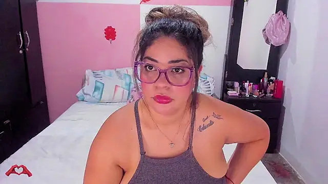 Snapshot of laris_park chatting on 10.29.25 laris park online show from 10.29.25