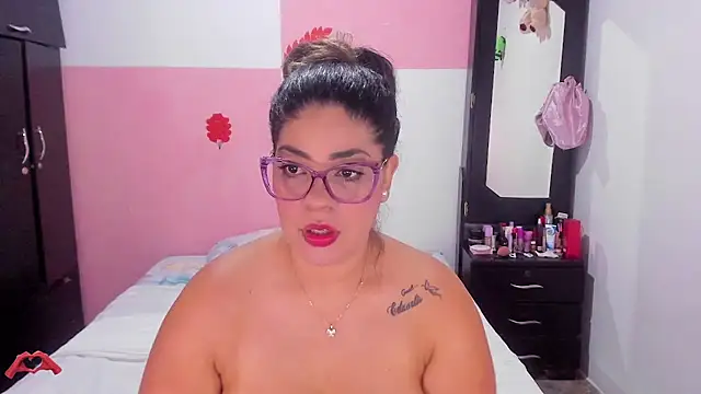 Snapshot of laris_park chatting on 10.30.25 laris park online show from 10.30.25