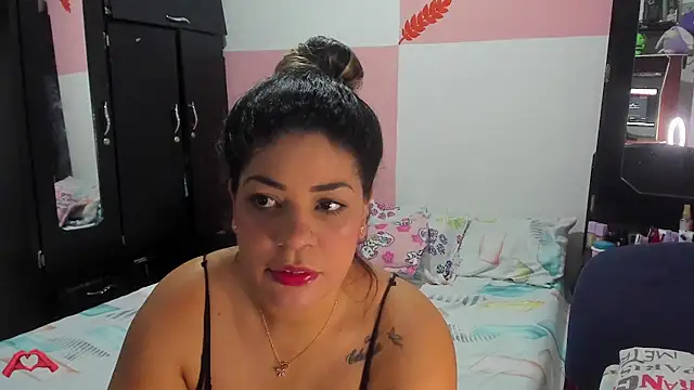 Snapshot of laris_park chatting on 11.06.25 laris park online show from 11.06.25