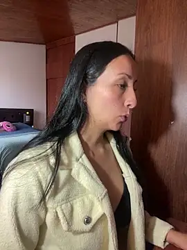 yaralyminjo2 online show from 02.21.25