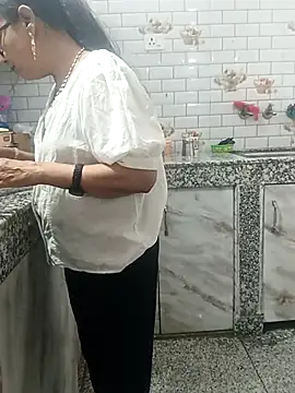 Snapshot of Saroj-Shah chatting on 04.11.26 Saroj-Shah online show from 04.11.26