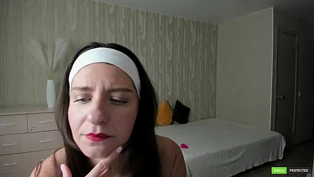 Snapshot of helentasty chatting on 04.21.26 helentasty online show from 04.21.26