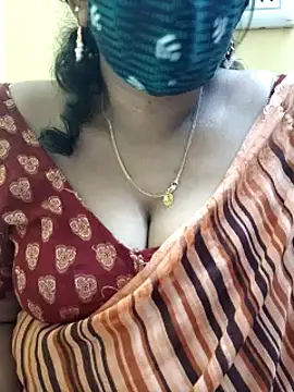 Snapshot of mallu-sumi chatting on 02.01.25 mallu-sumi online show from 02.01.25