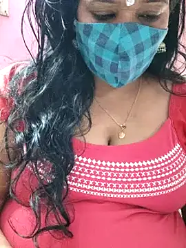 Snapshot of mallu-sumi chatting on 02.05.25 mallu-sumi online show from 02.05.25