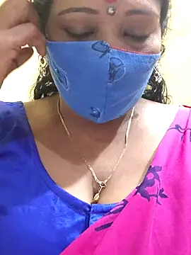 Snapshot of mallu-sumi chatting on 03.04.25 mallu-sumi online show from 03.04.25