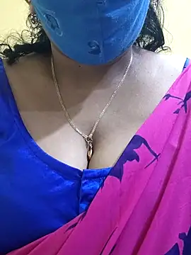 Snapshot of mallu-sumi chatting on 03.04.25 mallu-sumi online show from 03.04.25