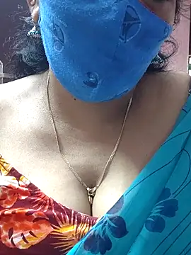 Snapshot of mallu-sumi chatting on 03.07.25 mallu-sumi online show from 03.07.25