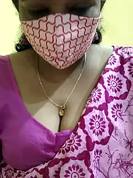 Snapshot of mallu-sumi chatting on 03.08.25 mallu-sumi online show from 03.08.25