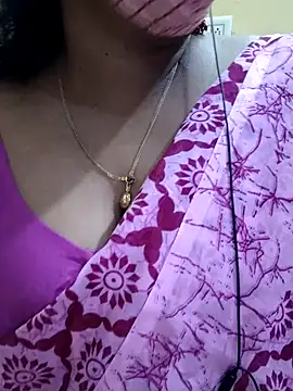 Snapshot of mallu-sumi chatting on 03.08.25 mallu-sumi online show from 03.08.25