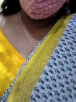 Snapshot of mallu-sumi chatting on 03.09.25 mallu-sumi online show from 03.09.25