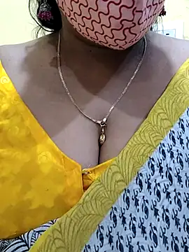 Snapshot of mallu-sumi chatting on 03.09.25 mallu-sumi online show from 03.09.25