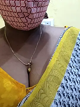 Snapshot of mallu-sumi chatting on 03.09.25 mallu-sumi online show from 03.09.25