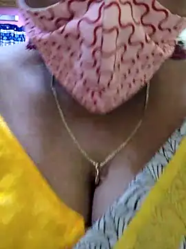 Snapshot of mallu-sumi chatting on 03.09.25 mallu-sumi online show from 03.09.25