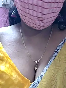 Snapshot of mallu-sumi chatting on 03.10.25 mallu-sumi online show from 03.10.25