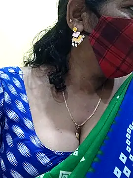 Snapshot of mallu-sumi chatting on 03.11.25 mallu-sumi online show from 03.11.25