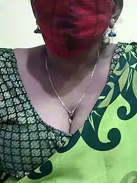 Snapshot of mallu-sumi chatting on 03.17.25 mallu-sumi online show from 03.17.25