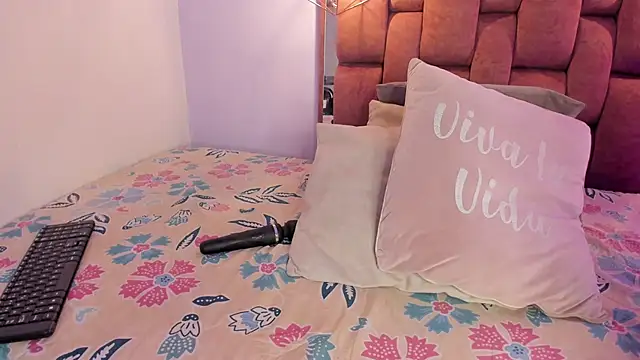 kristakinnky online show from 11.25.25